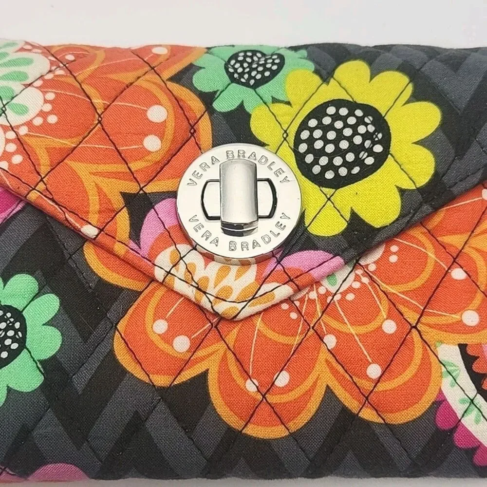Vera Bradley Wristlet Wallet 6.25"x4.5" Floral Chevron Quilt Turn-Lock Organizer - Picture 4 of 15